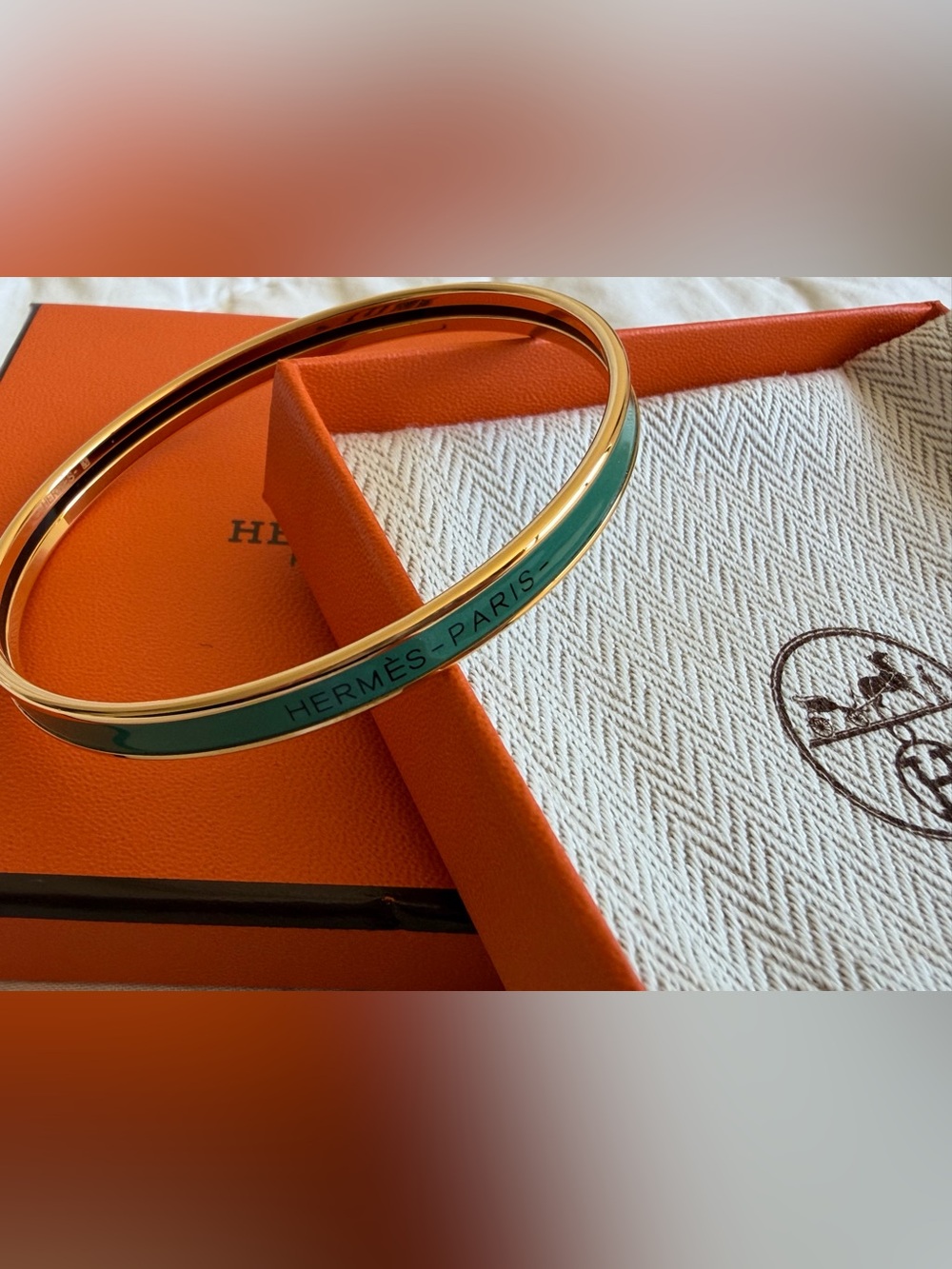Hermès Uni Bangle in Vert Cyprès